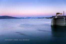 Image du Maroc Professionnelle de  Barrage Al Wahda deuxième plus grand barrage d'Afrique après Le haut barrage d'Assouan d'Egypte, but de l'ouvrage production d'électricité, irrigation et protection contre les crues, Jeudi 8 septembre 2005. (Photo / Abdeljalil Bounhar) 